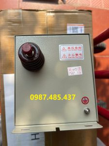 Thiết bị khử tĩnh điện HX Statics Anti Device dùng trong công nghiệp  khử tĩnh điện công nghiệp ứng dụng trong máy làm khẩu trang,  Máy rạch màng .  máy in thiết bị thiết bị thanh ion khử tĩnh điện, nhà máy dệt nhuộm... Tác dụng : Khử tĩnh điện  Điện áp đầu vào : 220VAC / 50hz Điện áp đầu ra : 15kV, 18KV... Xuất xứ Trung Quốc Quý khách có nhu cầu vui lòng liên hệ sđt : 0987.485.437